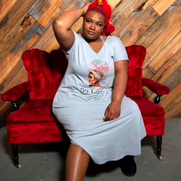 💥 CLOSET CLOSING SALE 💥 Ladies Lounge Gown/Dress - Picture 2 of 3